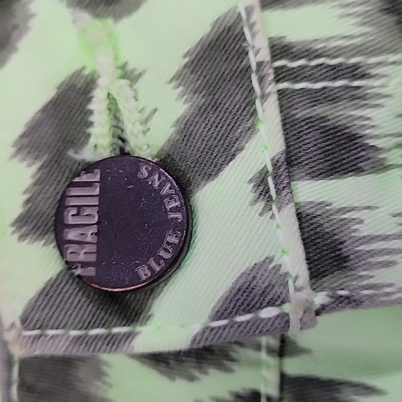 Fragile Blue Jeans Lime Cheetah Print Faded/Distressed Shorts Size 24 - Picture 9 of 15